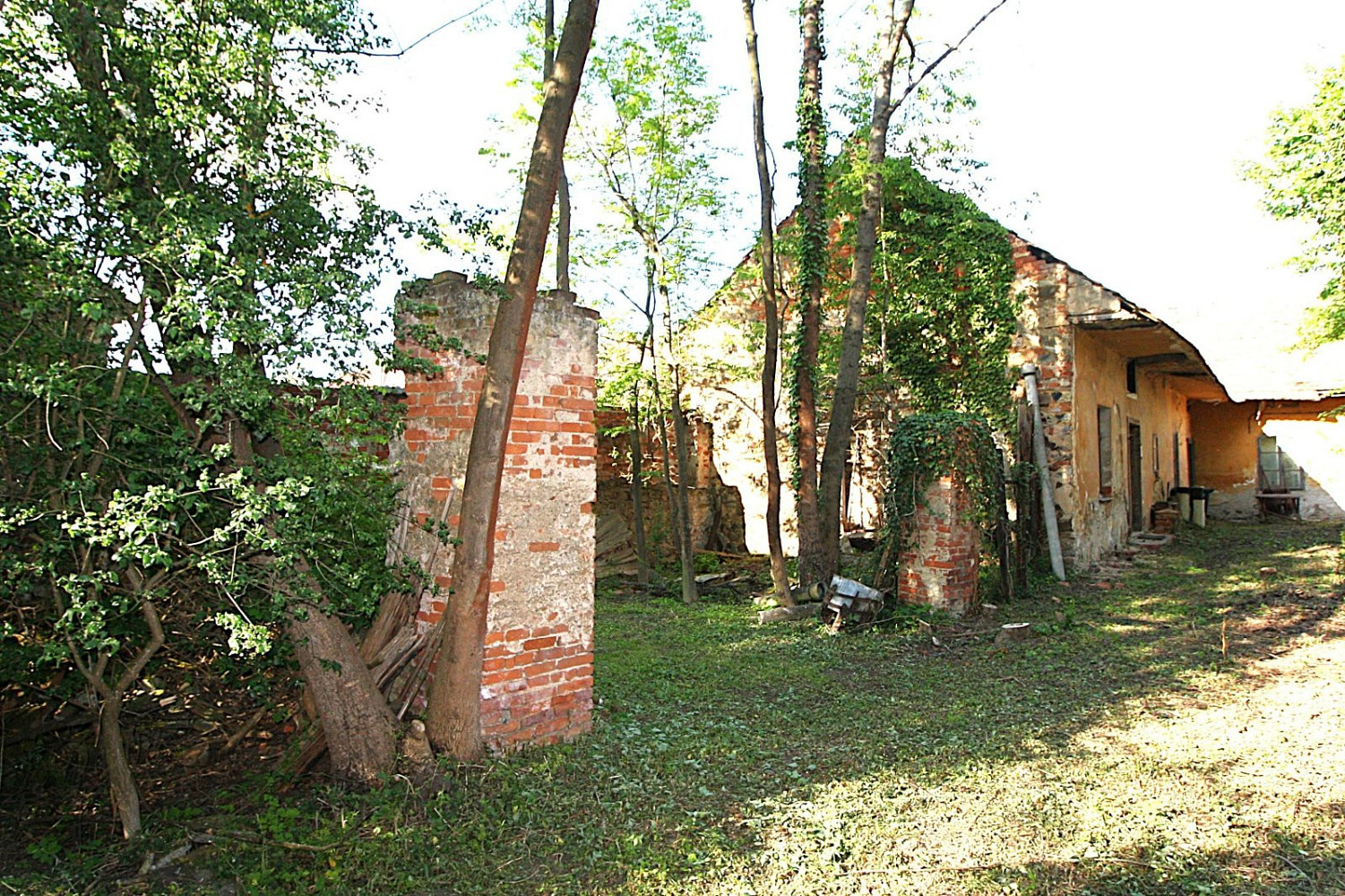 Prodej stavebního pozemku 2 338 m²