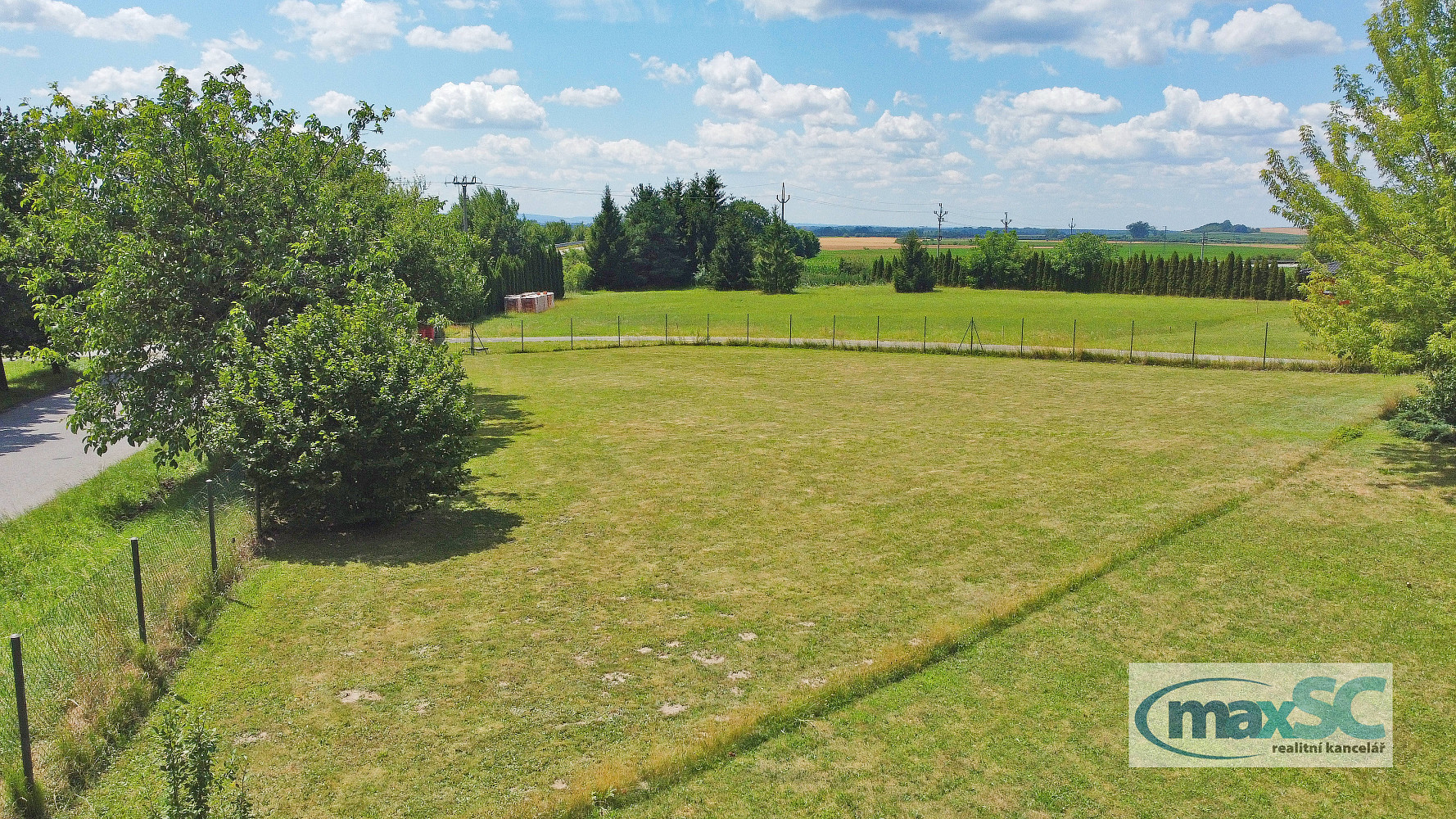 Prodej stavebního pozemku v Holicích – pohled 3