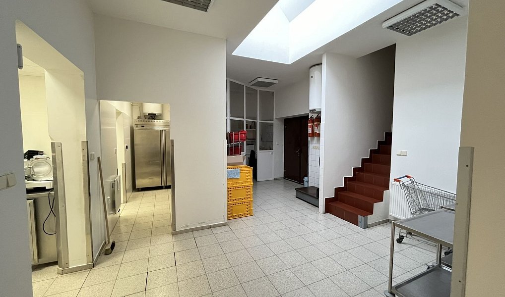 Pronájem obchodních prostor 224 m², Vsetín – náhled fotky 8