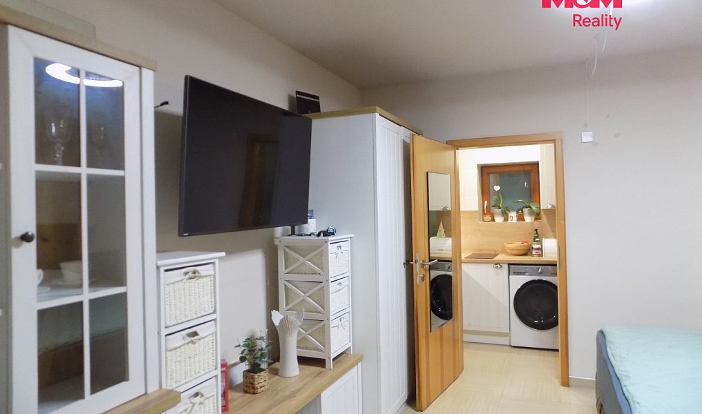 Prodej bytu 1+kk 24 m², Králův Dvůr – náhled fotky 3