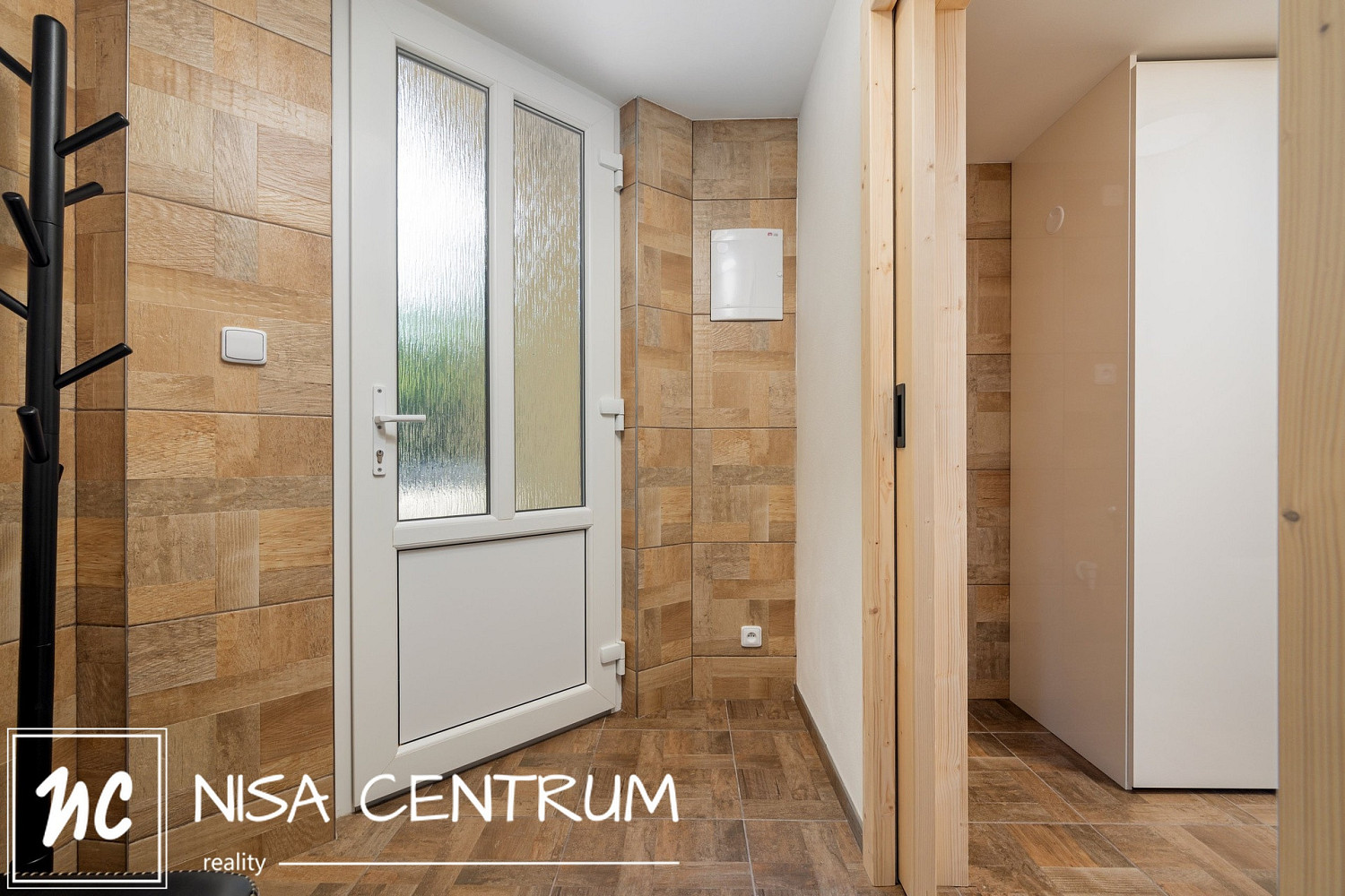 Prodej obchodních prostor 27 m² – fotografie 3
