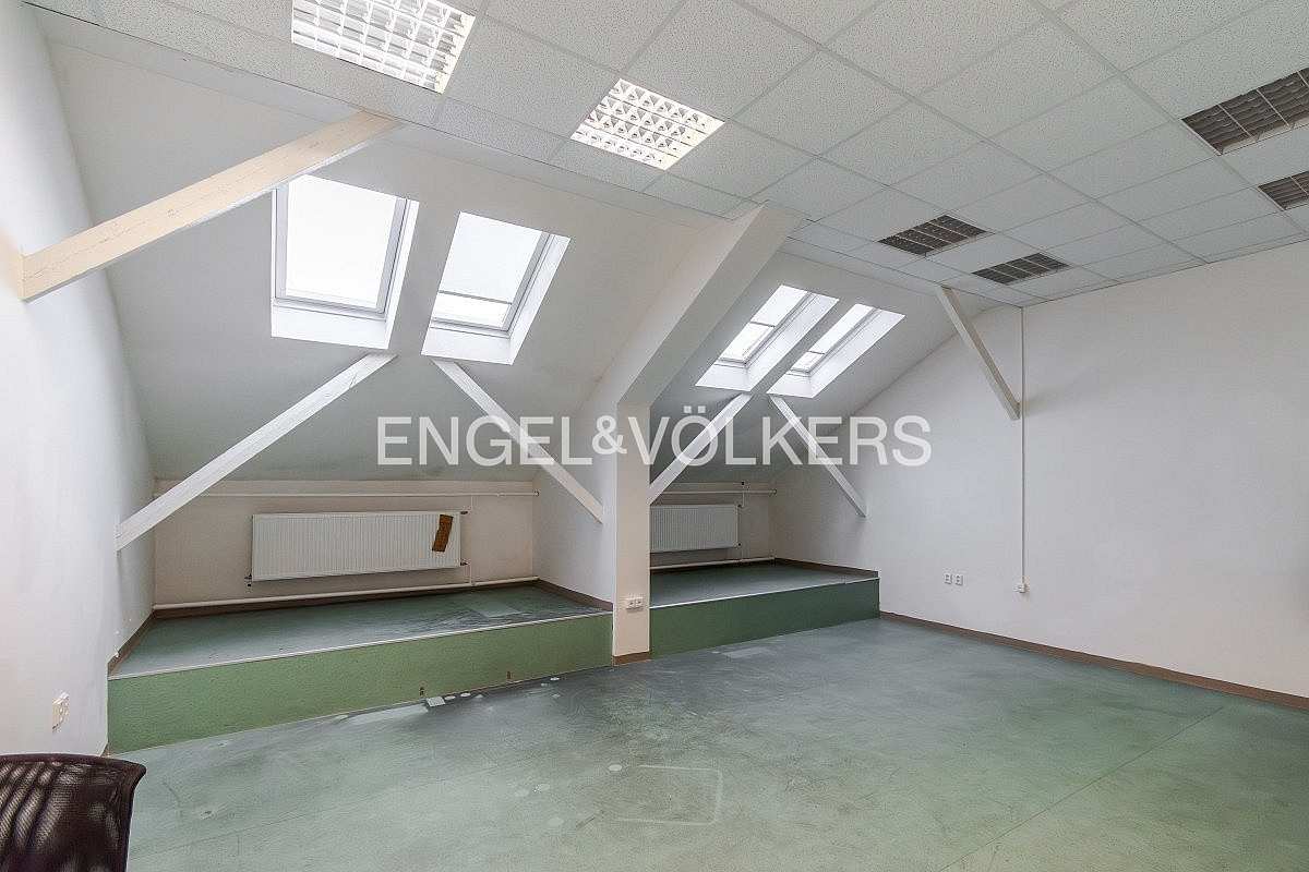 Pronájem komerčního objektu (jiného typu) 2 326 m² – fotografie 3