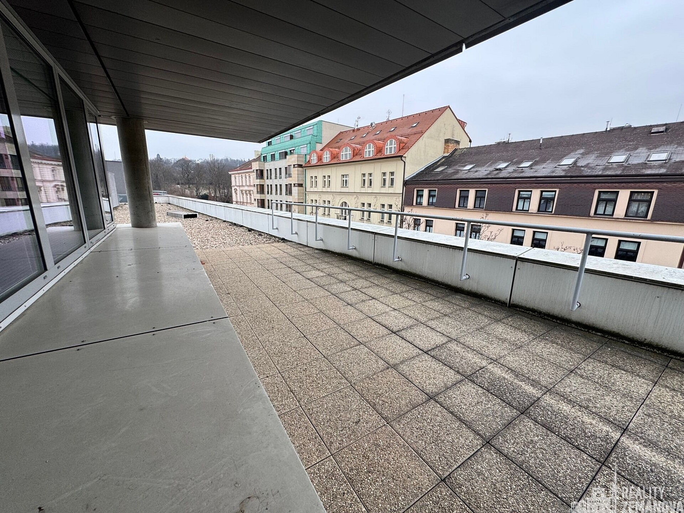 Pronájem kanceláře 1 006 m² – fotografie 3