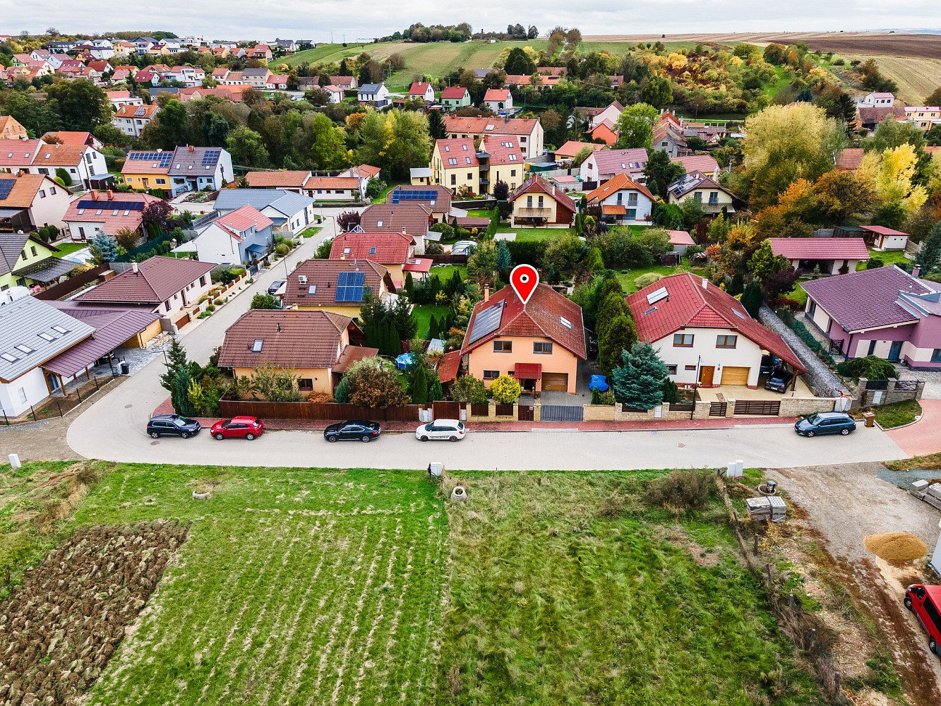 Prodej domu 240 m² s pozemkem 823 m² – fotografie 2