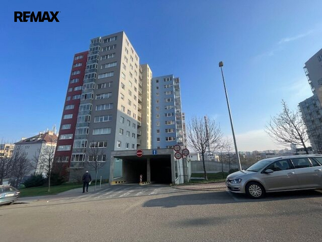 Prodej garážového stání Praha 4 Michle, V Dolině, projekt z roku 2011
