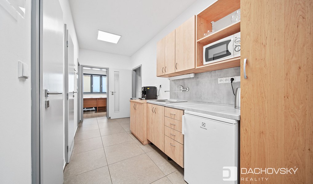 Prodej kanceláře 374 m², Pardubice – náhled fotky 29