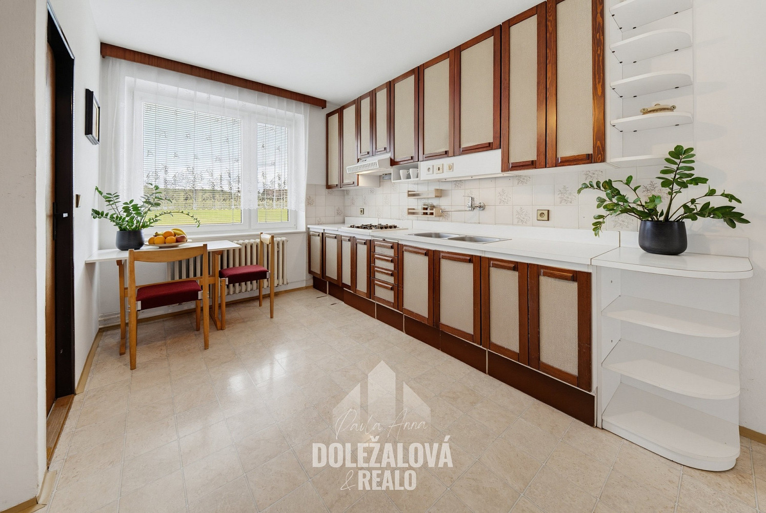 Prodej domu 255 m² s pozemkem 263 m² - Widok 2