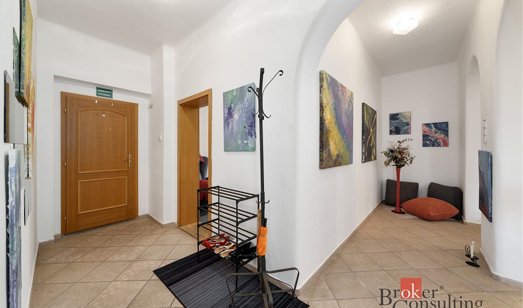 Prodej domu 1 000 m² s pozemkem 2 969 m², Hostivice – náhled fotky 12