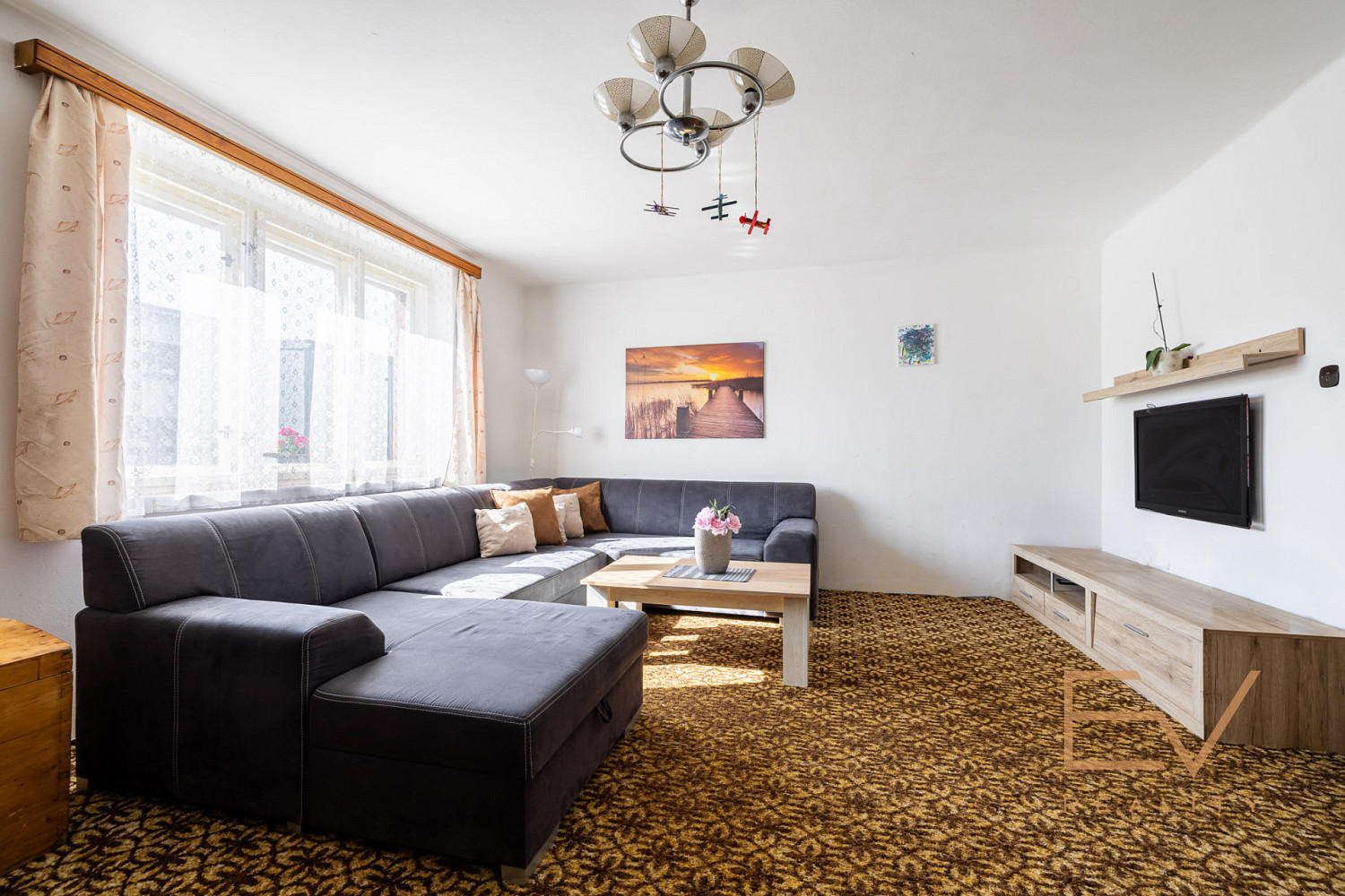 Prodej domu 216 m² s pozemkem 681 m² – fotografie 2