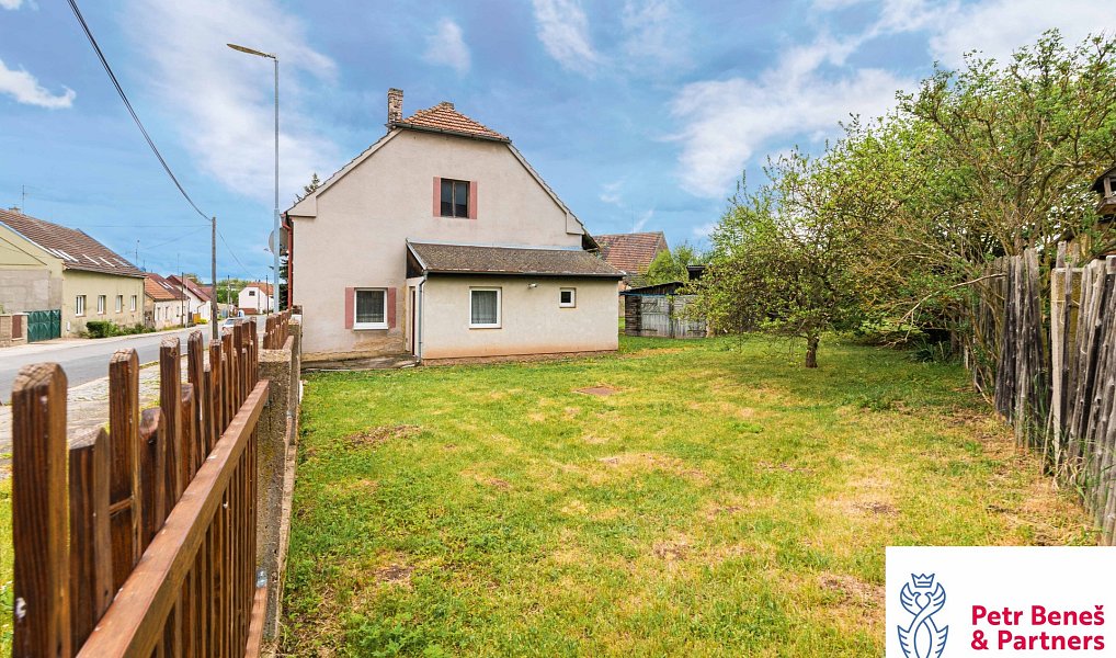 Prodej domu 55 m² s pozemkem 1 024 m², Krupá – náhled fotky 11