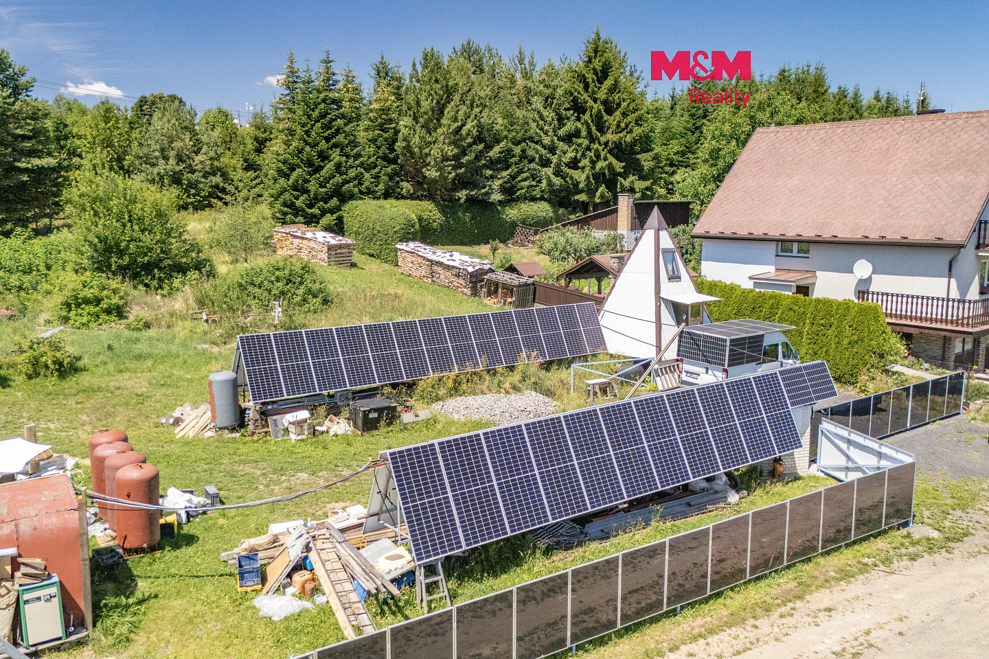Prodej pozemku 3 300 m²