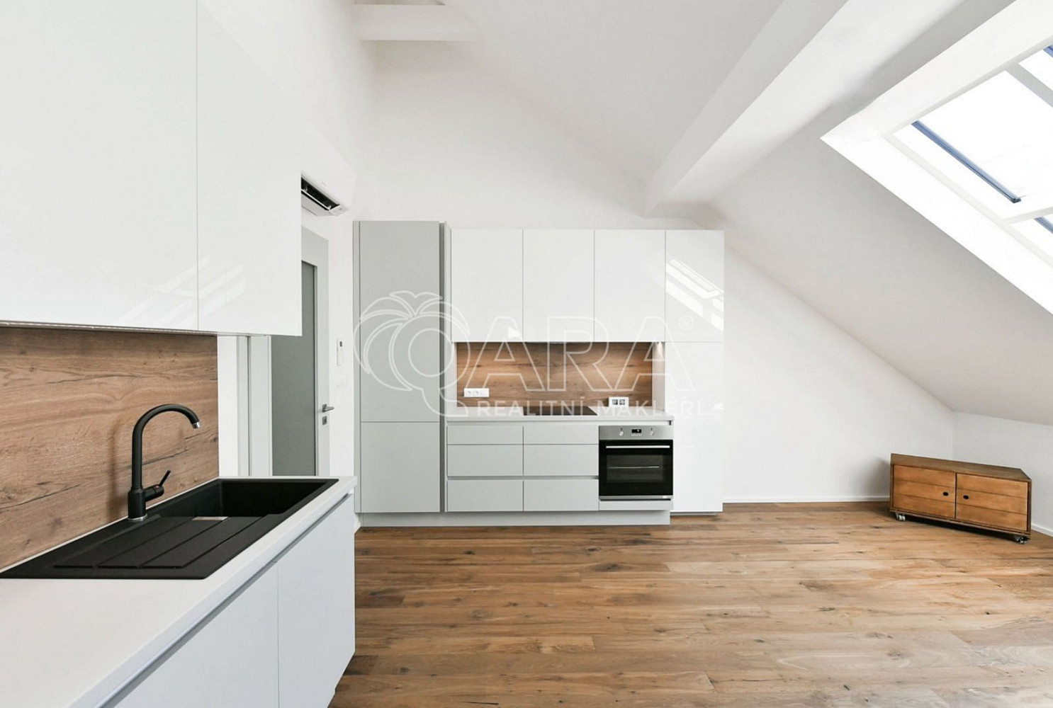 Pronájem bytu 2+kk 50 m² — photo 3