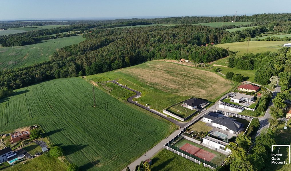Prodej stavebního pozemku 1 886 m², Hůry – náhled fotky 2