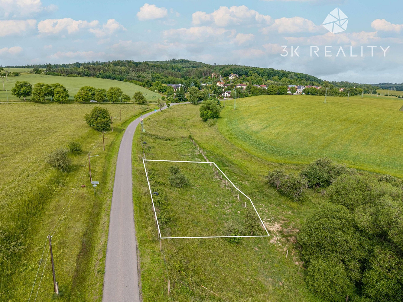 Prodej stavebního pozemku 964 m² – fotografie 2
