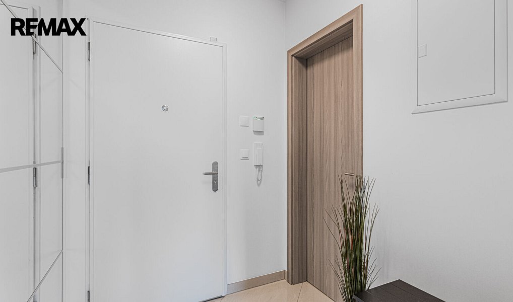 Prodej bytu 2+kk 46 m², Praha – náhled fotky 9