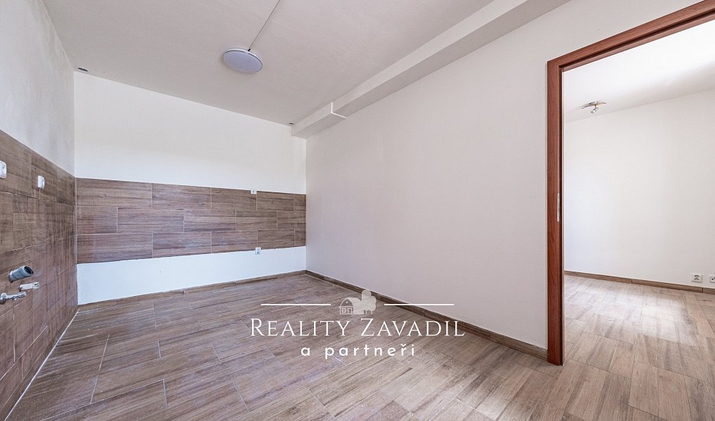 Prodej domu 940 m² s pozemkem 5 787 m², Koleč – náhled fotky 6
