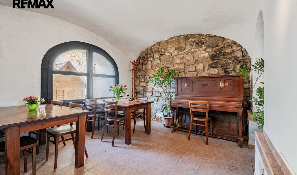 Prodej domu 951 m² s pozemkem 12 336 m², Hluboké Dvory – náhled fotky 5