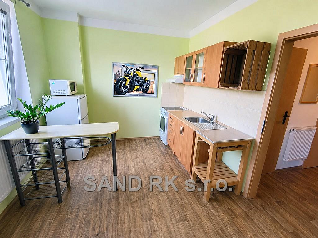 Pronájem bytu 1+1 37 m² — photo 2