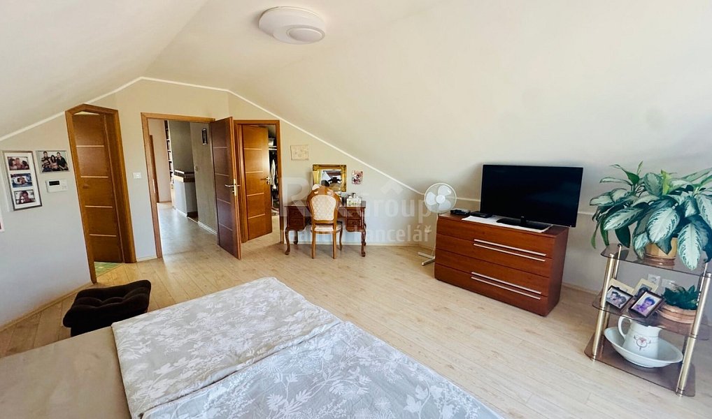 Prodej domu 213 m² s pozemkem 682 m², Velká Hleďsebe – náhled fotky 17