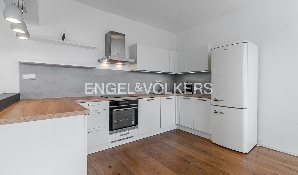 Pronájem bytu 3+kk 96 m², Praha – náhled fotky 2