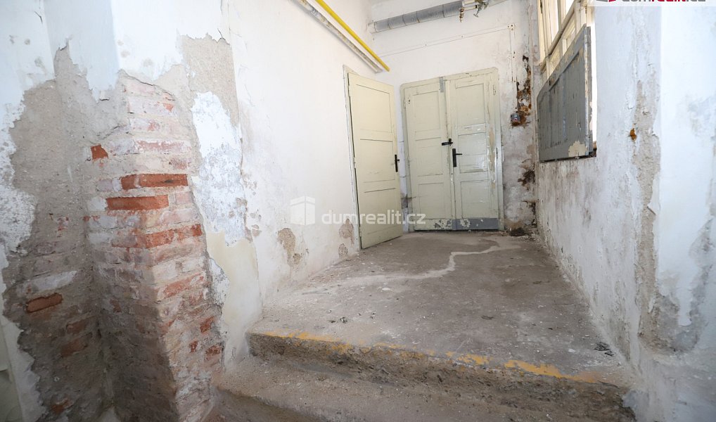 Prodej nájemního domu, činžáku 1 000 m², Kraslice – náhled fotky 23