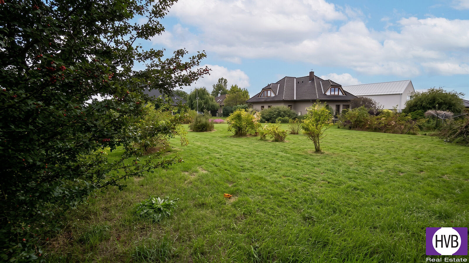 Prodej stavebního pozemku 911 m² – fotografie 3