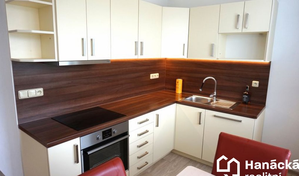Pronájem bytu 3+1 68 m², Holešov – fotka 1 z 24