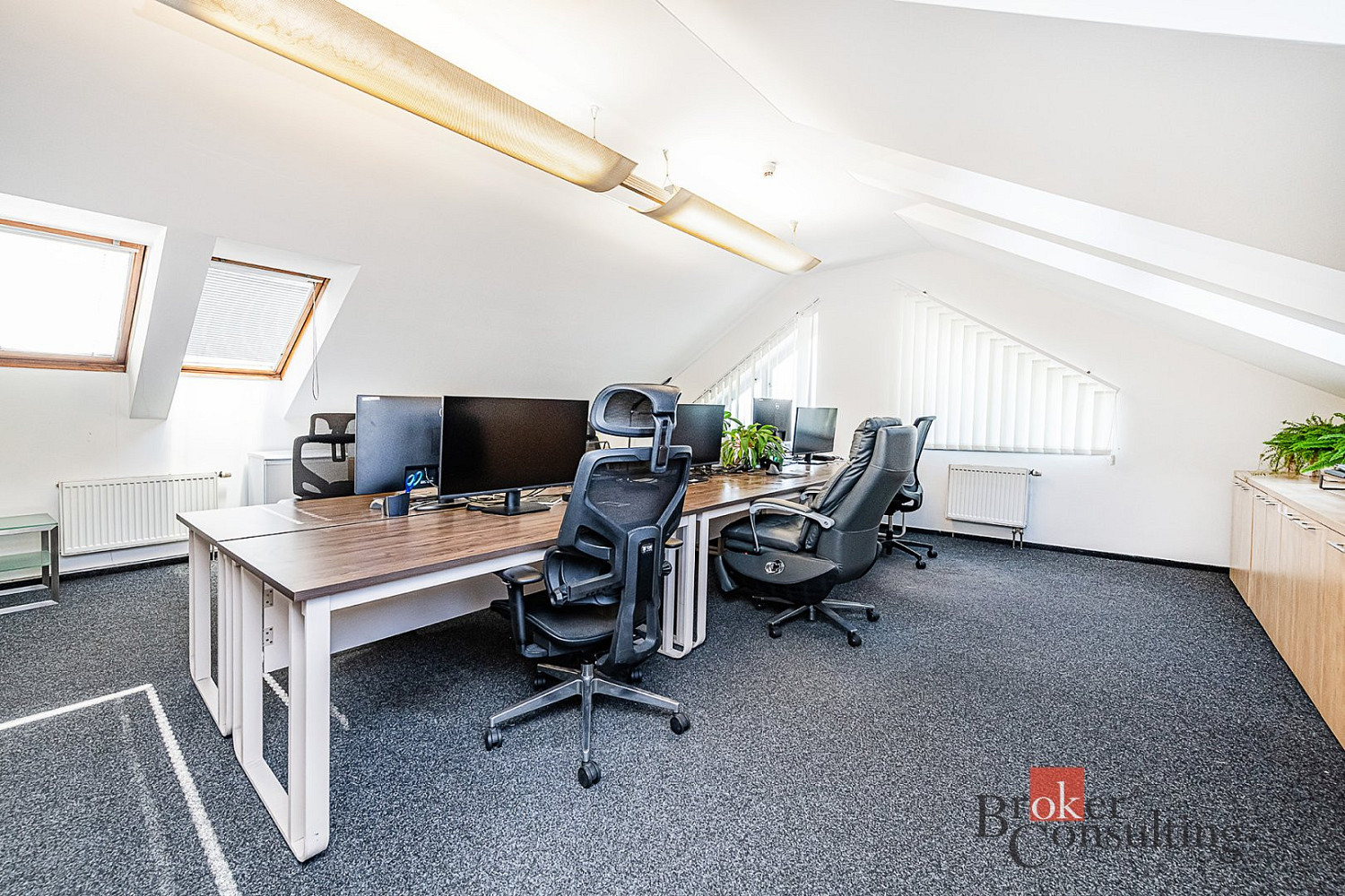 Pronájem kanceláře 95 m² – fotografie 4