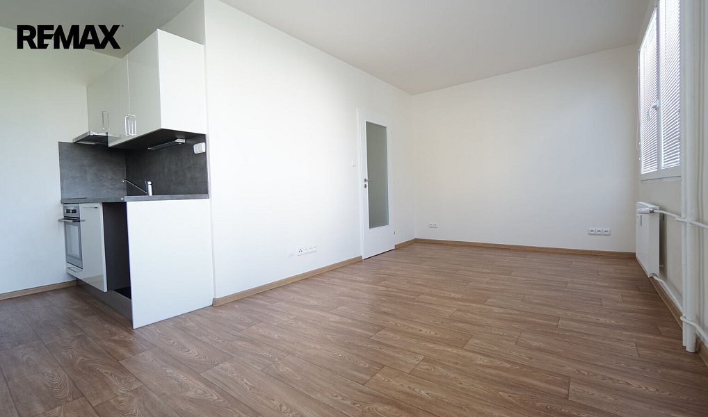 Pronájem bytu 1+kk, 27 m², Vršovice - Praha 10, Praha