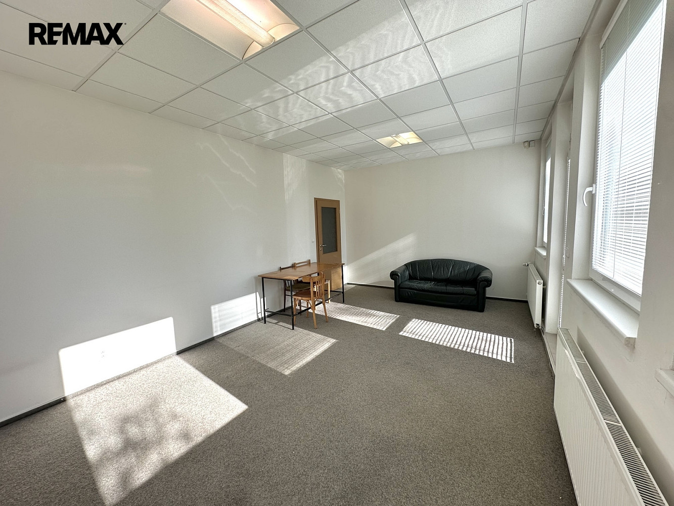 Pronájem kanceláře 41 m² — photo 2