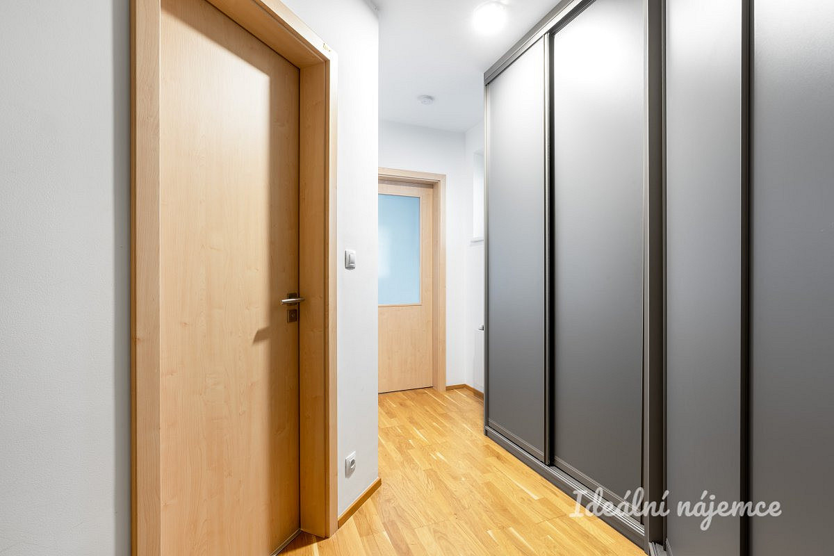 Pronájem bytu 1+kk 34 m² – fotografie 3