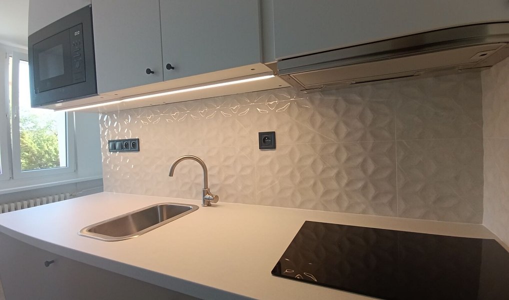 Pronájem bytu 1+kk 20 m², Ústí nad Labem – náhled fotky 2