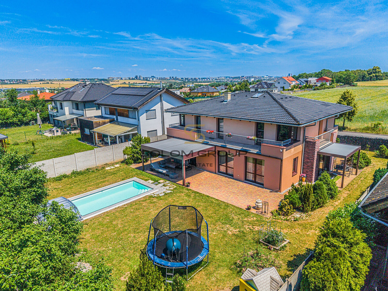 Prodej domu 212 m² s pozemkem 800 m²
