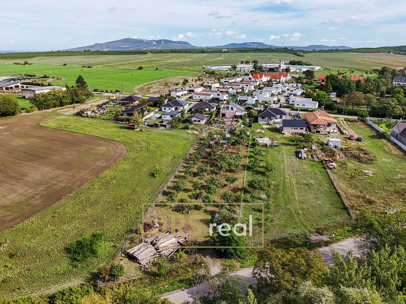 Prodej stavebního pozemku 1 764 m² – fotografie 3