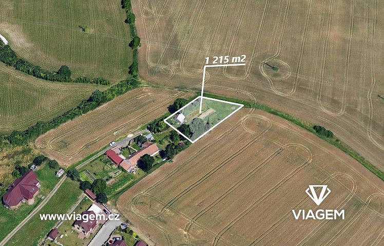 Prodej stavebního pozemku 1 215 m²