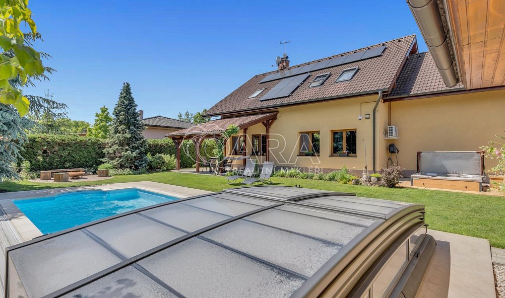 Prodej domu 255 m² s pozemkem 775 m², Šestajovice – náhled fotky 12