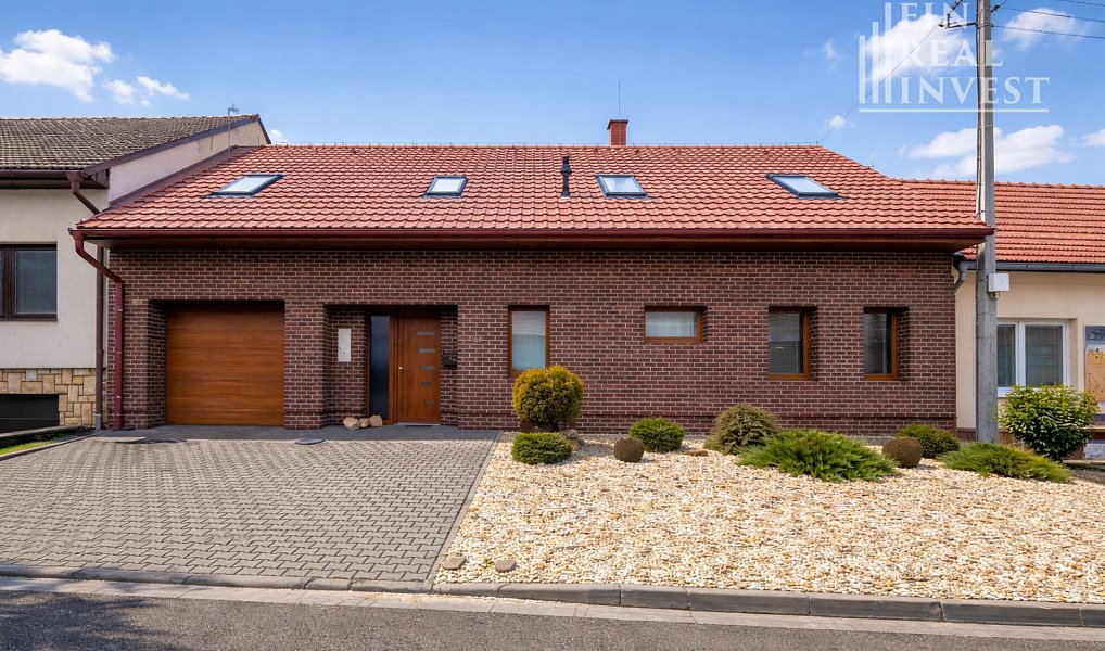 Prodej domu 328 m² s pozemkem 975 m², Hovorany – náhled fotky 2