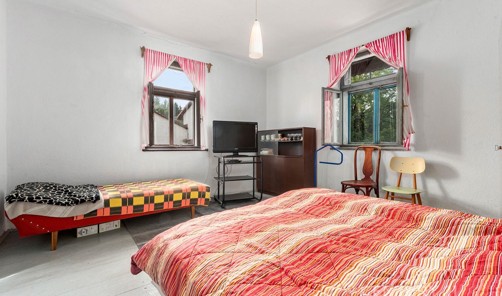 Prodej chaty/chalupy 310 m² s pozemkem 2 159 m², Kněževes – náhled fotky 7
