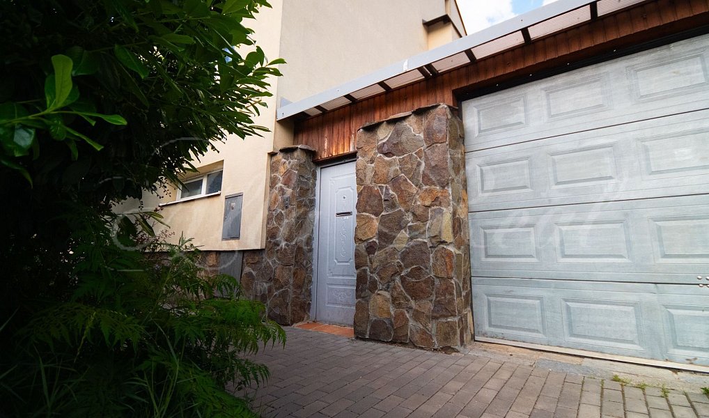 Prodej domu 371 m² s pozemkem 1 670 m², Modřice – náhled fotky 3