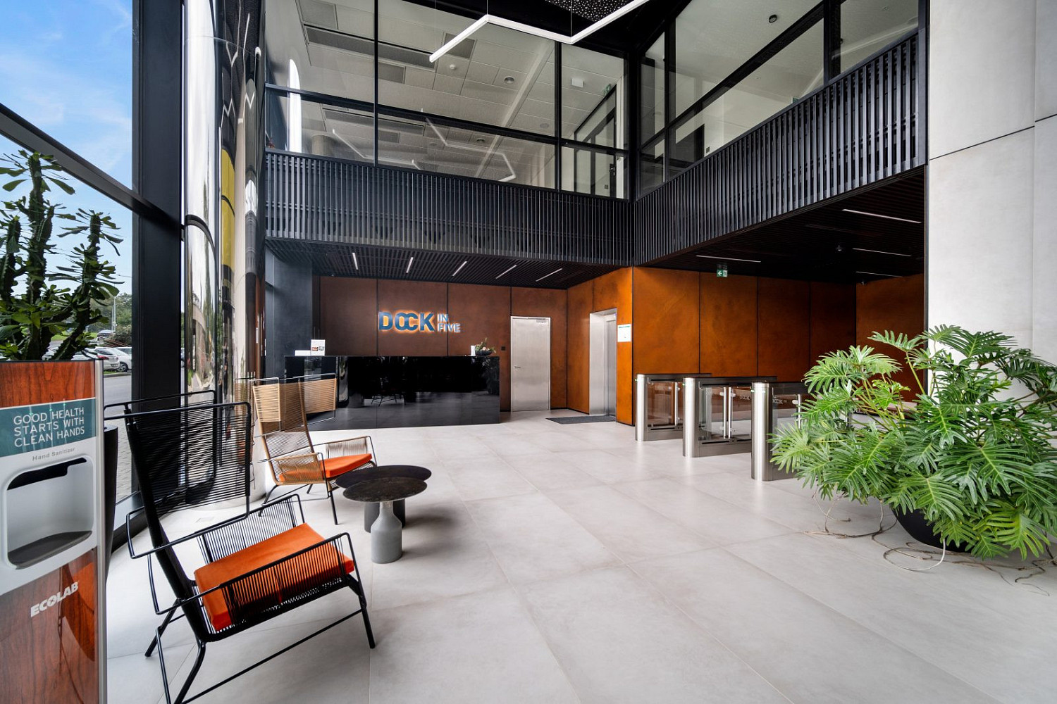 Pronájem kanceláře 1 479 m² – fotografie 2