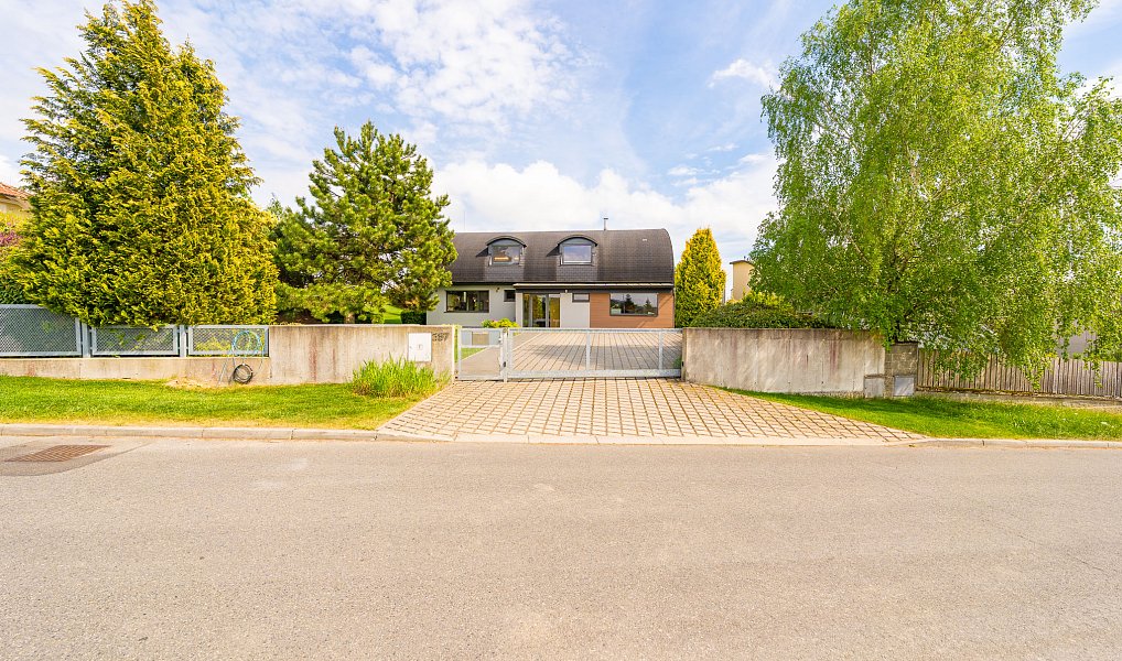 Prodej domu 252 m² s pozemkem 4 031 m², Fryšták – náhled fotky 2