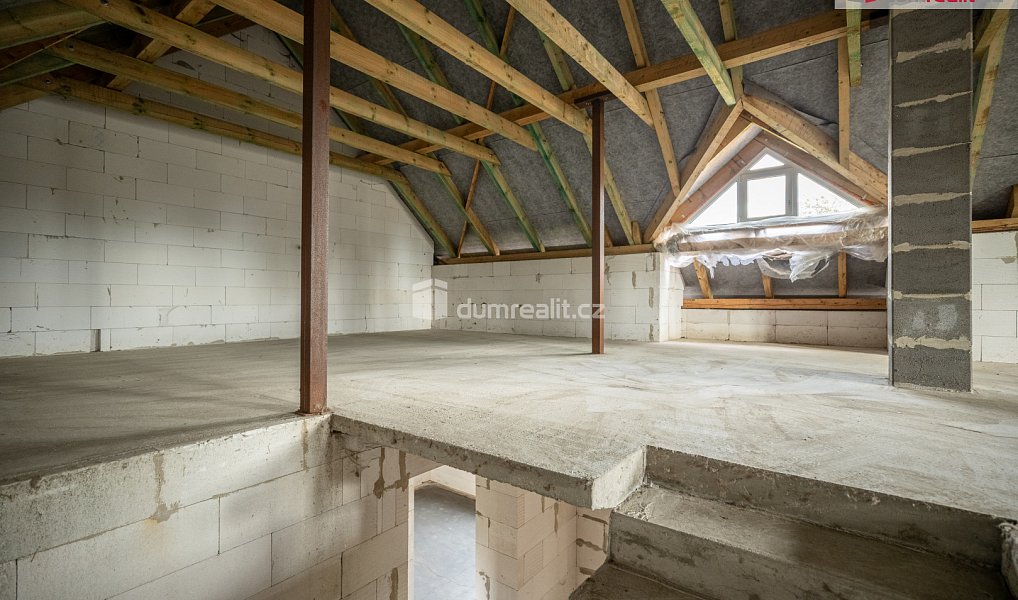 Prodej domu 106 m² s pozemkem 1 546 m², Jesenice – náhled fotky 18