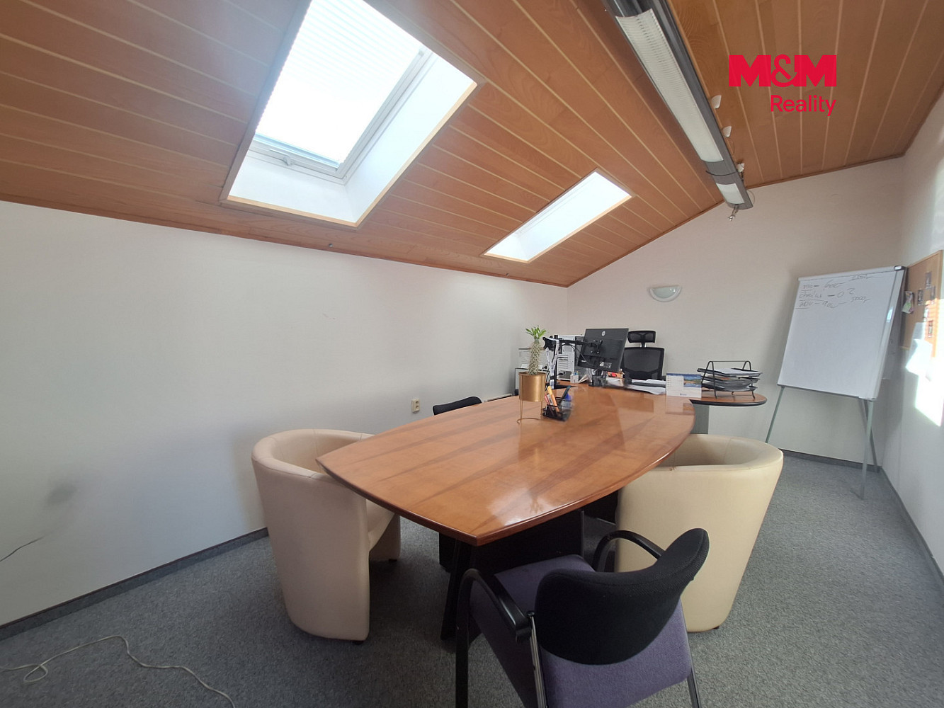 Pronájem kanceláře 97 m² — photo 2
