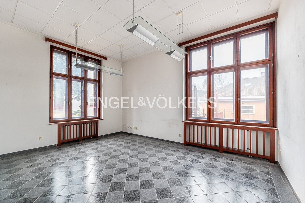 Pronájem kanceláře 1 430 m² – fotografie 3