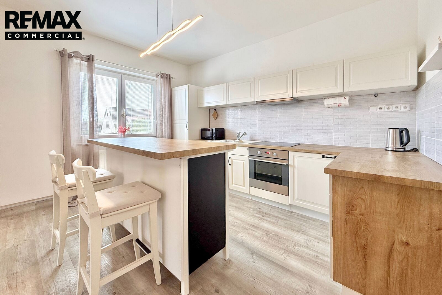 Prodej domu 193 m² s pozemkem 979 m² – fotografie 2