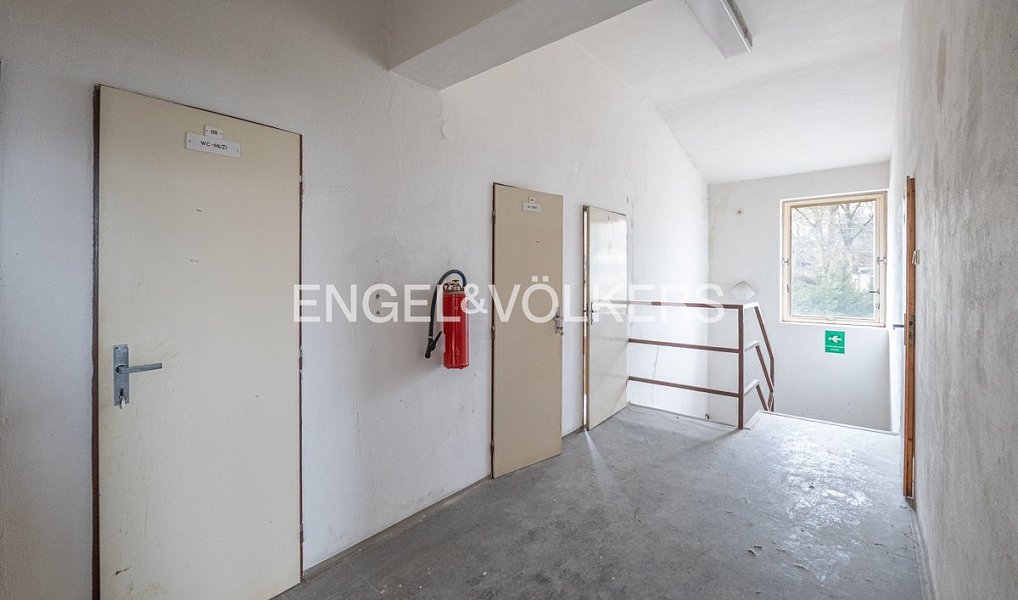 Pronájem výrobních prostor 380 m², Jablonec nad Nisou – náhled fotky 9