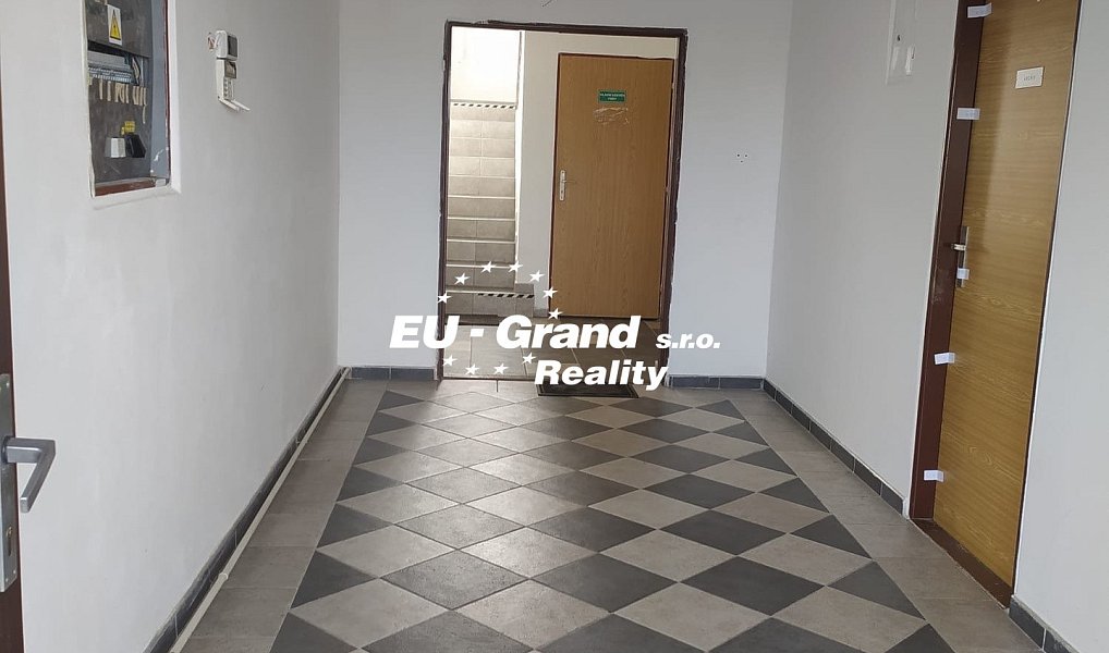 Pronájem kanceláře 250 m², Zákupy – náhled fotky 9