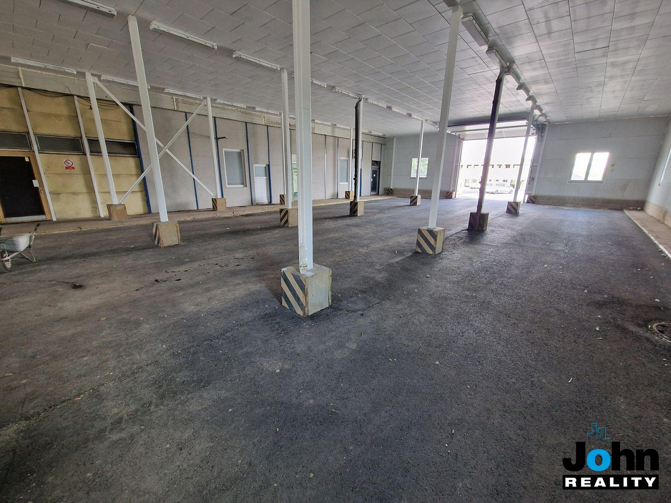 Pronájem skladovacích prostor 300 m² – fotografie 2