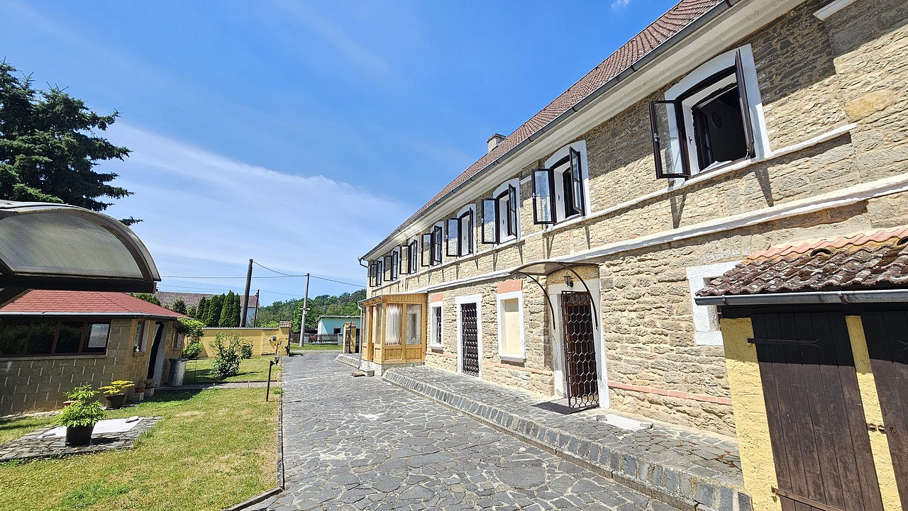 Prodej domu 460 m² s pozemkem 2 838 m² – pohled 4