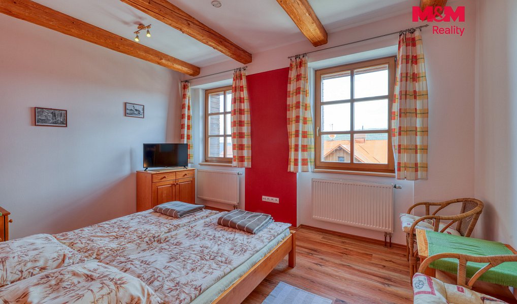 Prodej ubytovacího objektu 910 m², Železná Ruda – náhled fotky 9